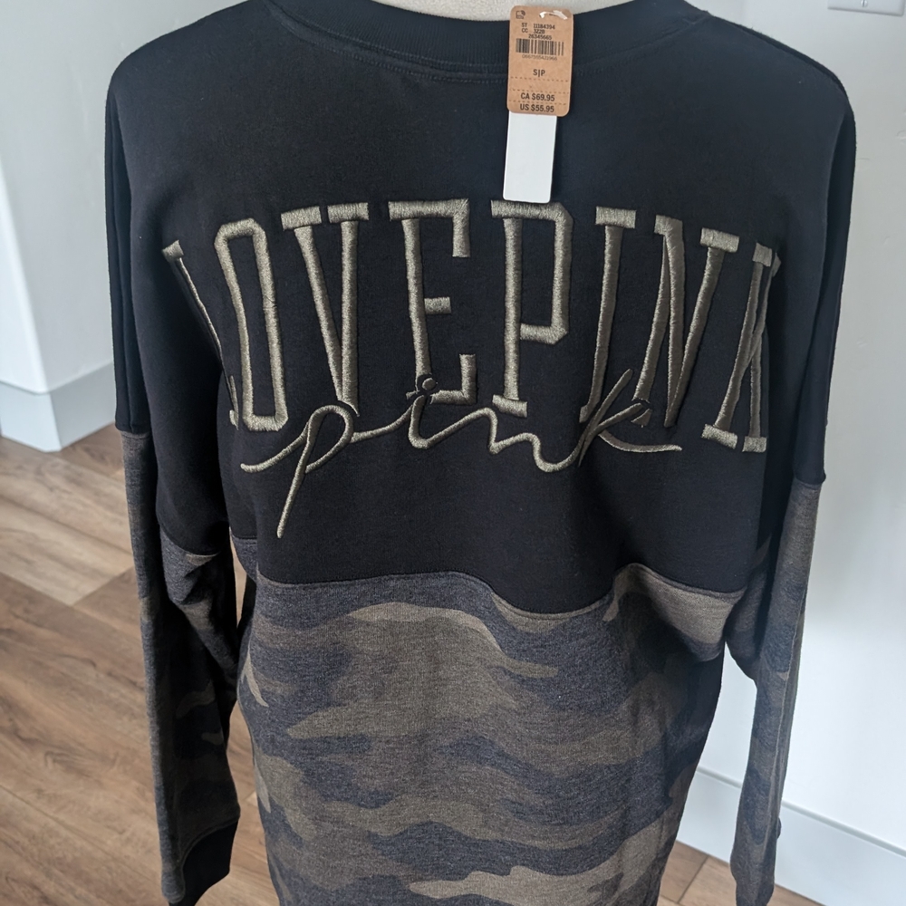PINK Victoria's Secret Black and Camouflage Men's Sweater - Picture 5 of 13